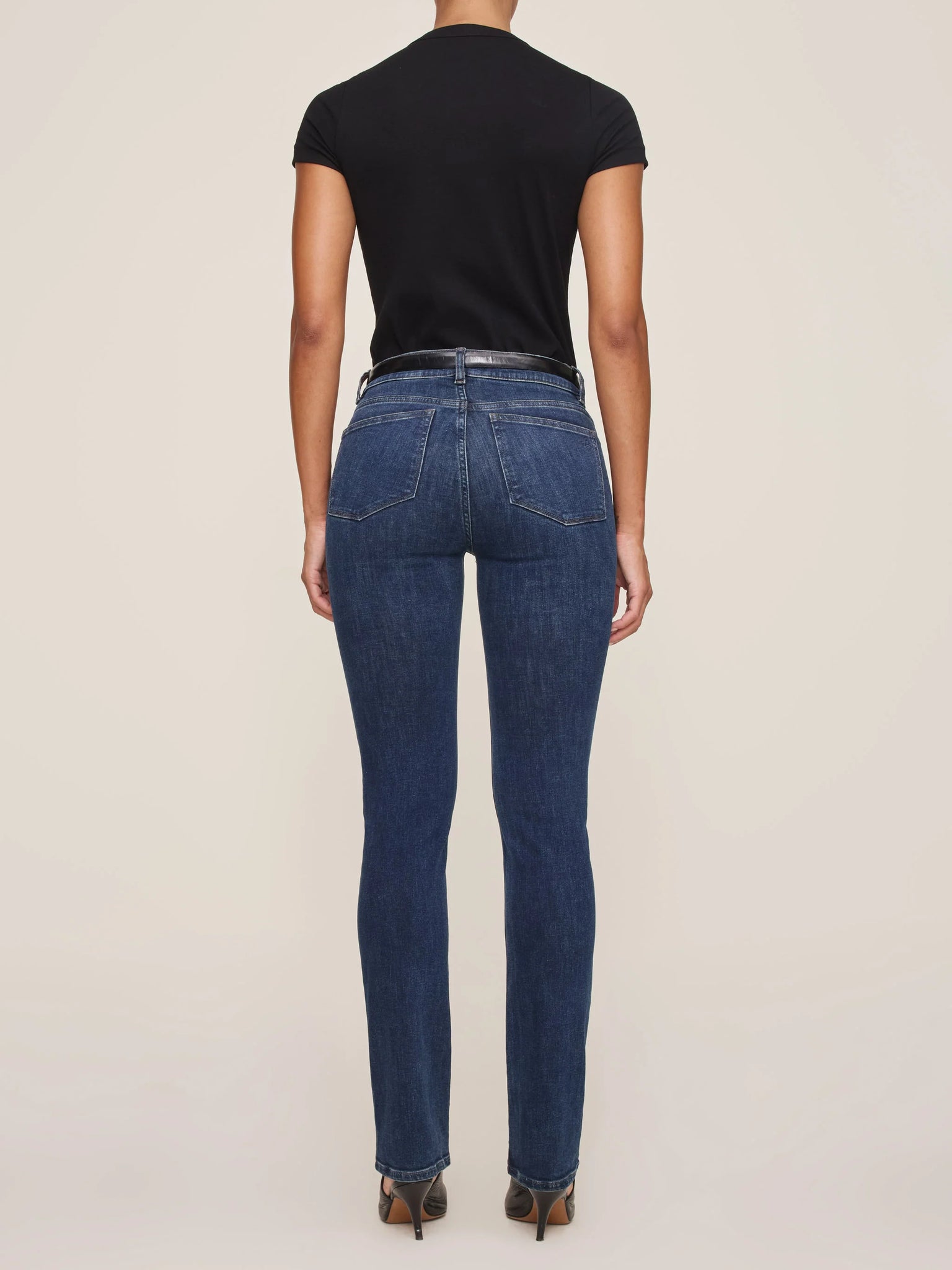 Mara Straight Mid Rise Instasculpt Jean