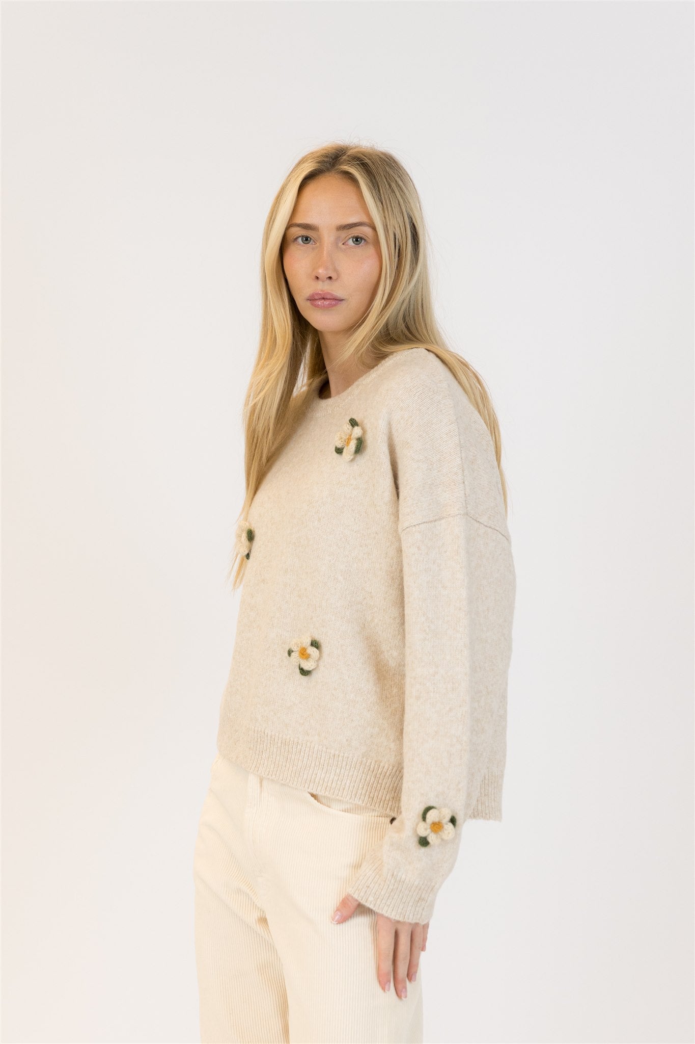 Holly Neutral Flower Pullover
